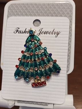 Fashion Jewelry Green Christmas Tree Brooch with Multicolor Rhinestones